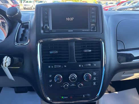 Used 2017 Dodge Grand Caravan SXT image 26