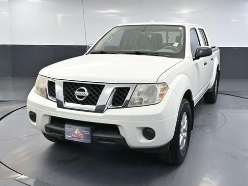 Used 2015 Nissan Frontier SV image 10