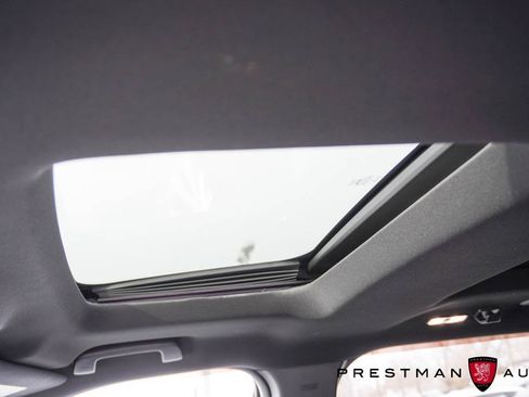 Used 2019 Ford Explorer Platinum image 12