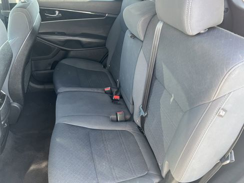 Used 2016 Kia Sorento LX w/ LX Convenience Package image 20