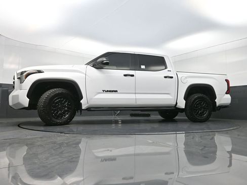 Used 2025 Toyota Tundra SR5 w/ SR5 Convenience Package AWD/4WD image 29