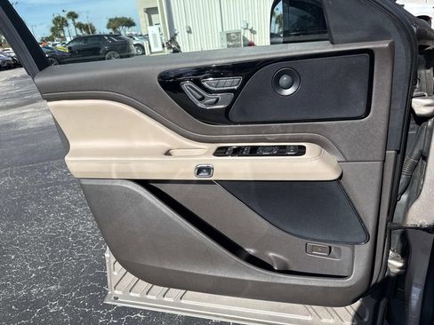 Used 2020 Lincoln Aviator Reserve w/ Equipment Group 201A image 19