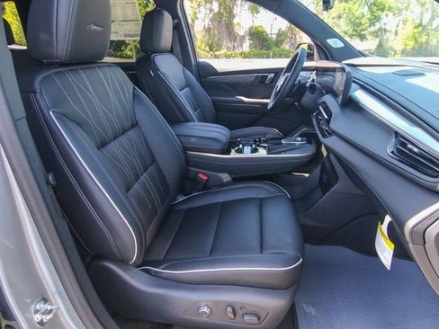 New 2026 Buick Enclave Avenir w/ Super Cruise Package FWD image 24