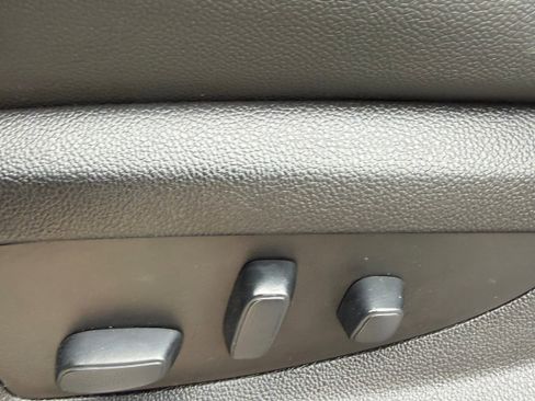 Used 2019 Chevrolet Suburban LT image 17