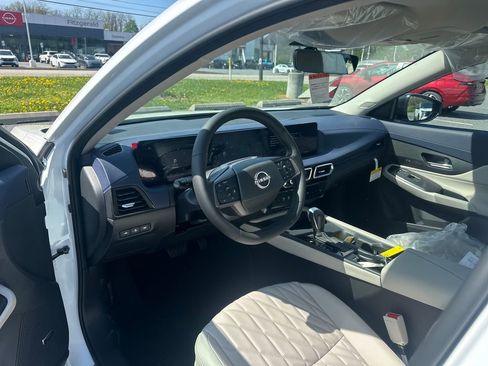 New 2026 Nissan Sentra SL FWD image 9