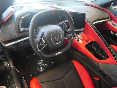 Used 2024 Chevrolet Corvette Z06 RWD image 9