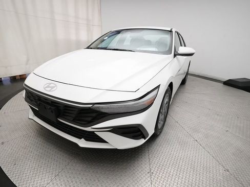 Used 2024 Hyundai Elantra SEL FWD image 12