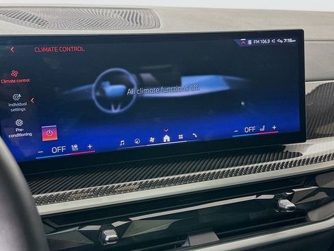 Used 2025 BMW X7 M60i w/ Executive Package image 17