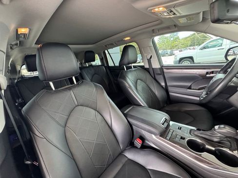 Used 2022 Toyota Highlander Platinum image 17