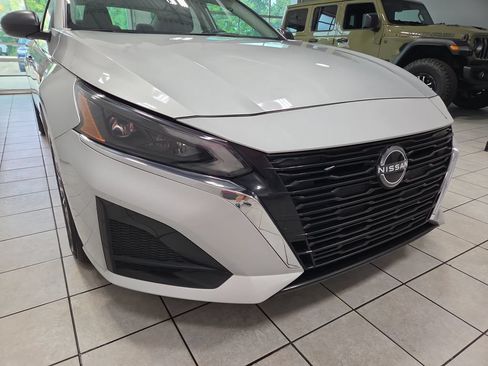Used 2024 Nissan Altima 2.5 SV FWD image 21
