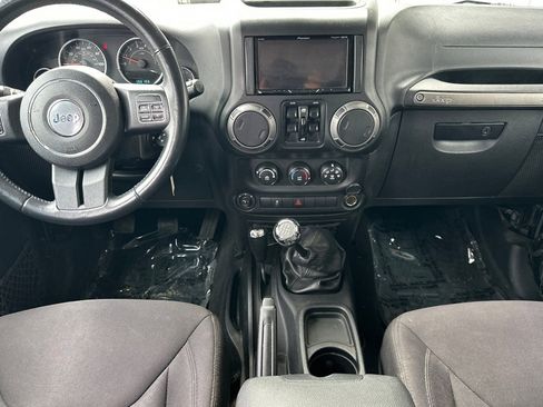 Used 2014 Jeep Wrangler Unlimited Sport w/ Quick Order Package 23S AWD/4WD image 10