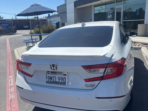 Used 2021 Honda Accord Touring image 2