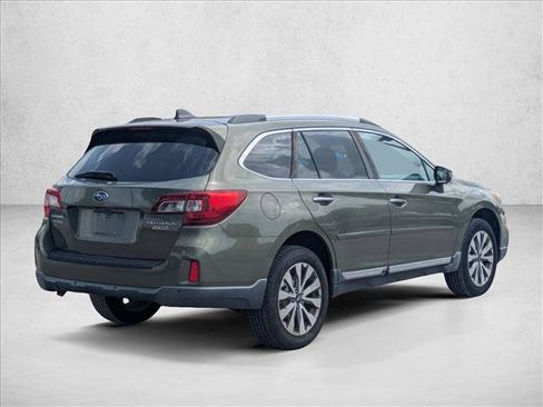 Used 2017 Subaru Outback 2.5i Touring AWD/4WD image 5