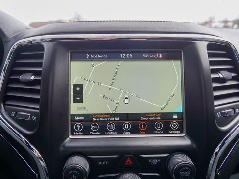 Used 2018 Jeep Grand Cherokee Limited image 26