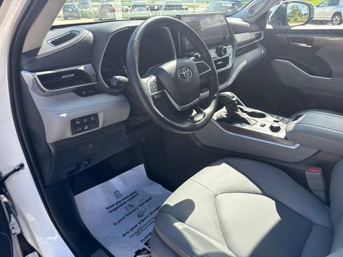 Used 2023 Toyota Highlander Limited AWD/4WD image 8