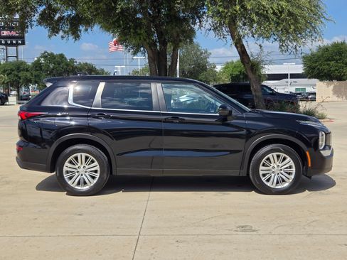 Used 2023 Mitsubishi Outlander ES FWD image 8