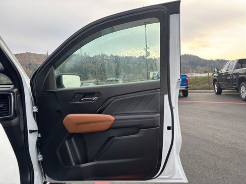 Used 2024 GMC Canyon AT4 w/ AT4 Premium Package image 26