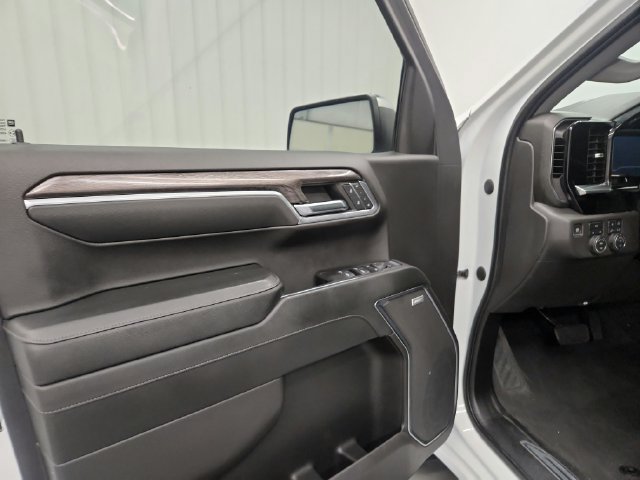 Used 2023 Chevrolet Silverado 1500 LTZ AWD/4WD image 16