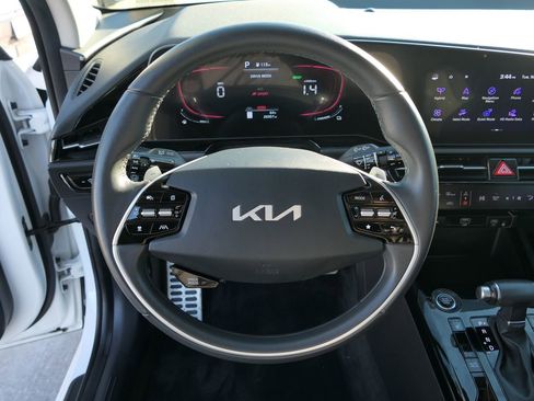 Used 2023 Kia Niro EX Touring image 17