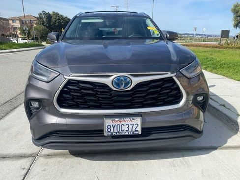 Used 2021 Toyota Highlander XLE image 5