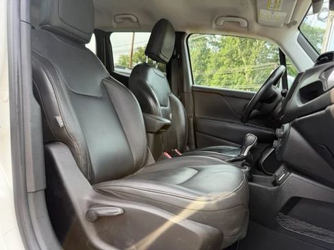 Used 2018 Jeep Renegade Limited w/ Advanced Technology Group FWD image 15