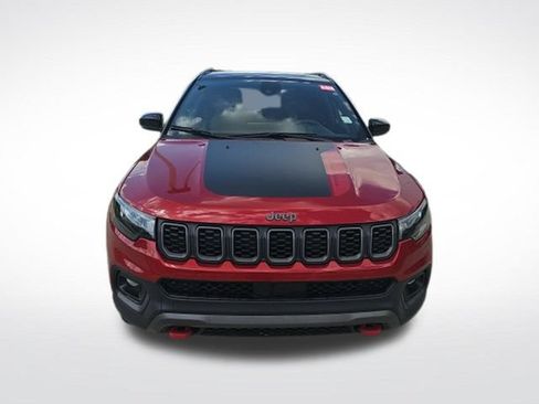 Used 2025 Jeep Compass Trailhawk AWD/4WD image 2
