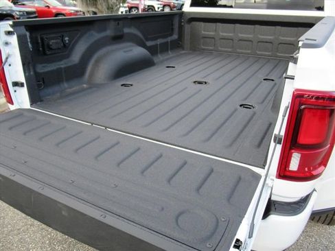 New 2026 RAM 3500 Laramie AWD/4WD image 32