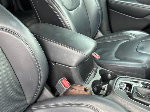 Used 2019 Jeep Cherokee Limited AWD/4WD image 44