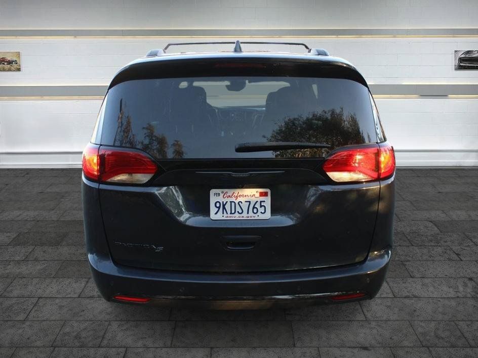 Used 2020 Chrysler Pacifica Touring-L Plus w/ Advanced Safetytec Group FWD image 6