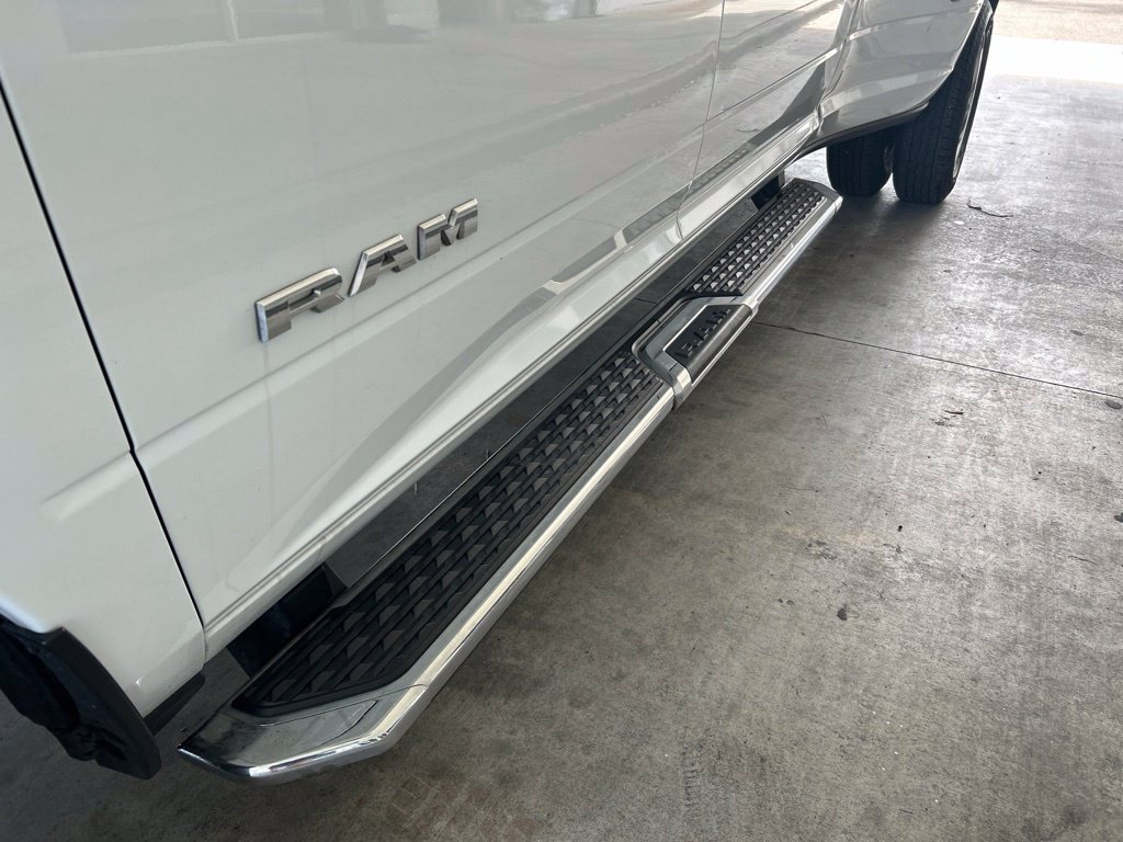 Used 2024 RAM 3500 Big Horn AWD/4WD image 17