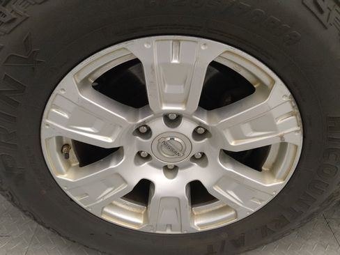 Used 2017 Nissan Titan SV image 31