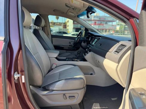 Used 2016 Kia Sedona SX FWD image 45