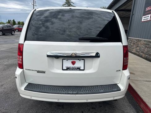 Used 2008 Chrysler Town & Country Limited w/ Entertainment Group #3 FWD image 4