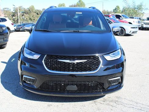 New 2026 Chrysler Pacifica Pinnacle image 2