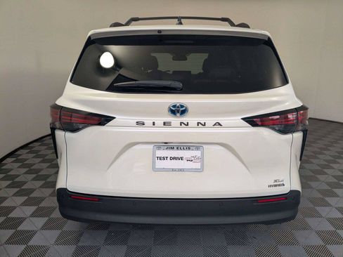 Used 2021 Toyota Sienna XLE w/ XLE Plus Package FWD image 7