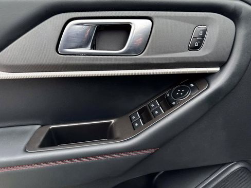 Used 2025 Ford Explorer ST-Line w/ ST-Line Street Pack image 13