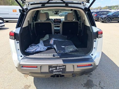 New 2026 Nissan Pathfinder SL w/ SL Premium Package AWD/4WD image 24