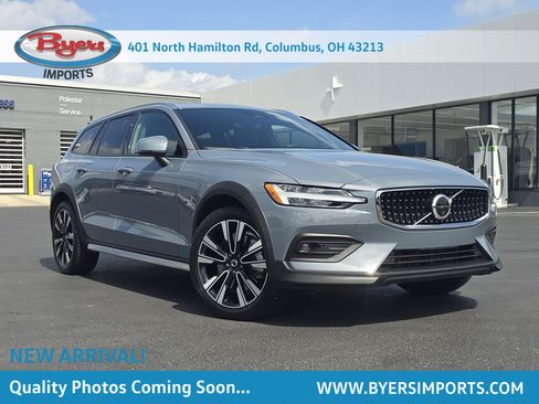 Used 2023 Volvo V60 B5 Cross Country Ultimate AWD/4WD image 1