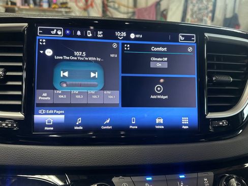Used 2023 Chrysler Pacifica Touring-L FWD image 23