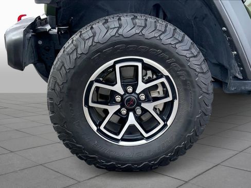 Used 2024 Jeep Wrangler Unlimited Rubicon w/ Technology Group image 10