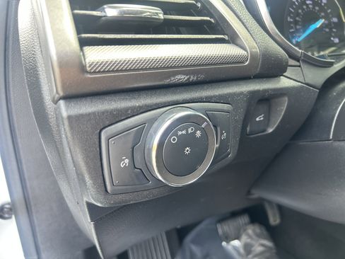 Used 2019 Ford Fusion SE FWD image 18
