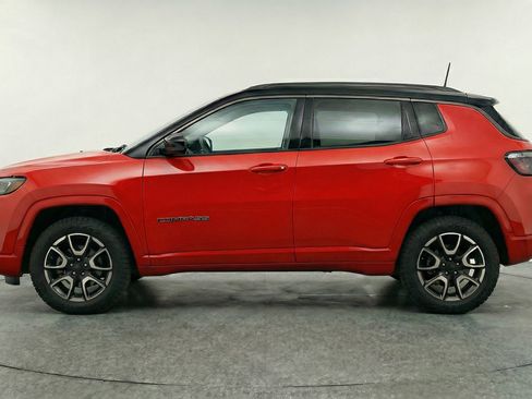 Used 2025 Jeep Compass Trailhawk image 5