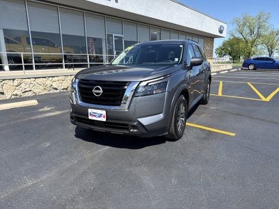 Used 2024 Nissan Pathfinder SV