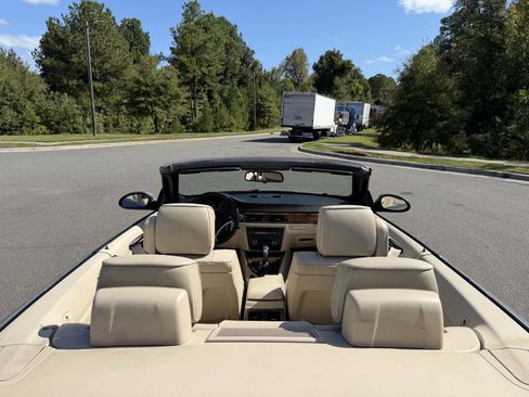 Used 2008 BMW 328i Convertible image 21
