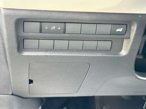 Used 2025 Mitsubishi Outlander SEL image 11