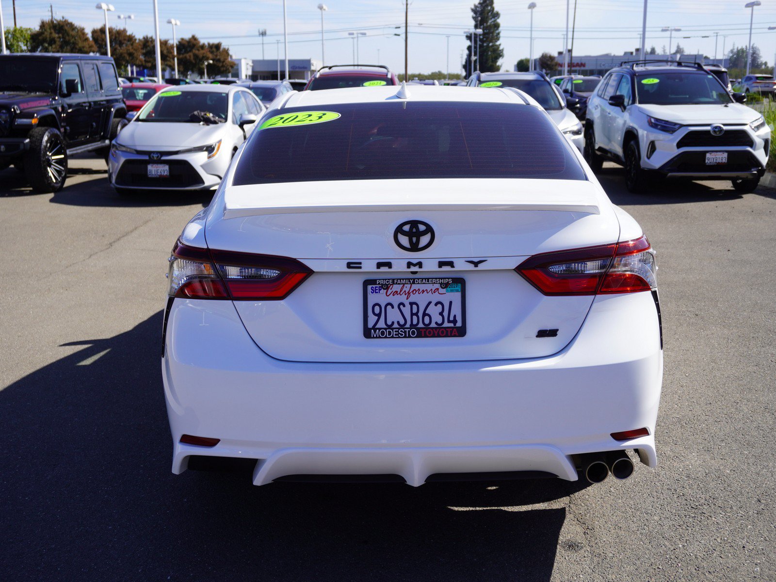 Used 2023 Toyota Camry SE FWD image 9