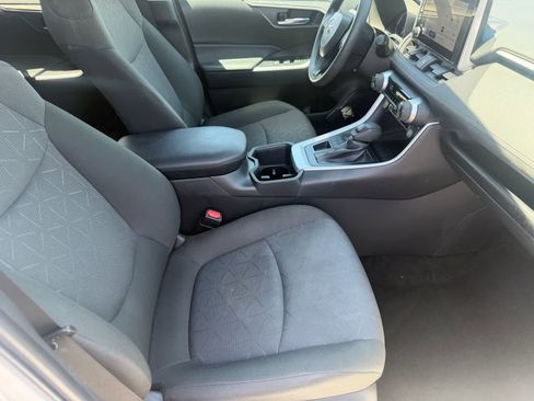 Used 2025 Toyota RAV4 XLE AWD/4WD image 8