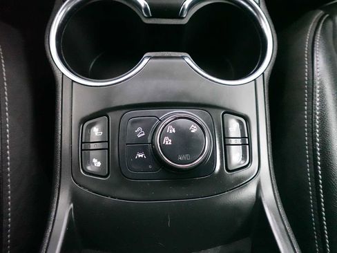 Used 2024 GMC Terrain SLT image 23