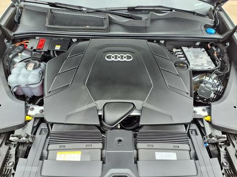Used 2024 Audi Q8 Prestige AWD/4WD image 3