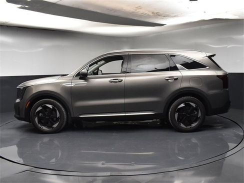 Certified 2025 Kia Sorento EX image 5